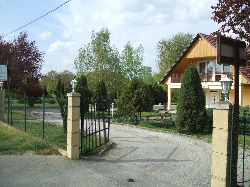 To Vendeghaz Hotel Debrecen Exterior photo